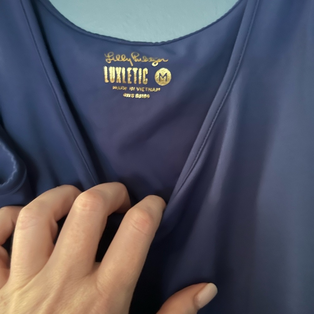 Lilly Pulitzer size medium Luxletic top navy with built in bra.